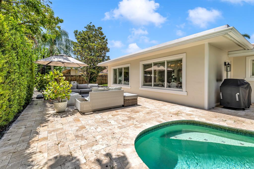 2800 Northeast 21st Avenue Lighthouse Point, FL 33064 - Photo 43 of 58 a view of a house with backyard and sitting area