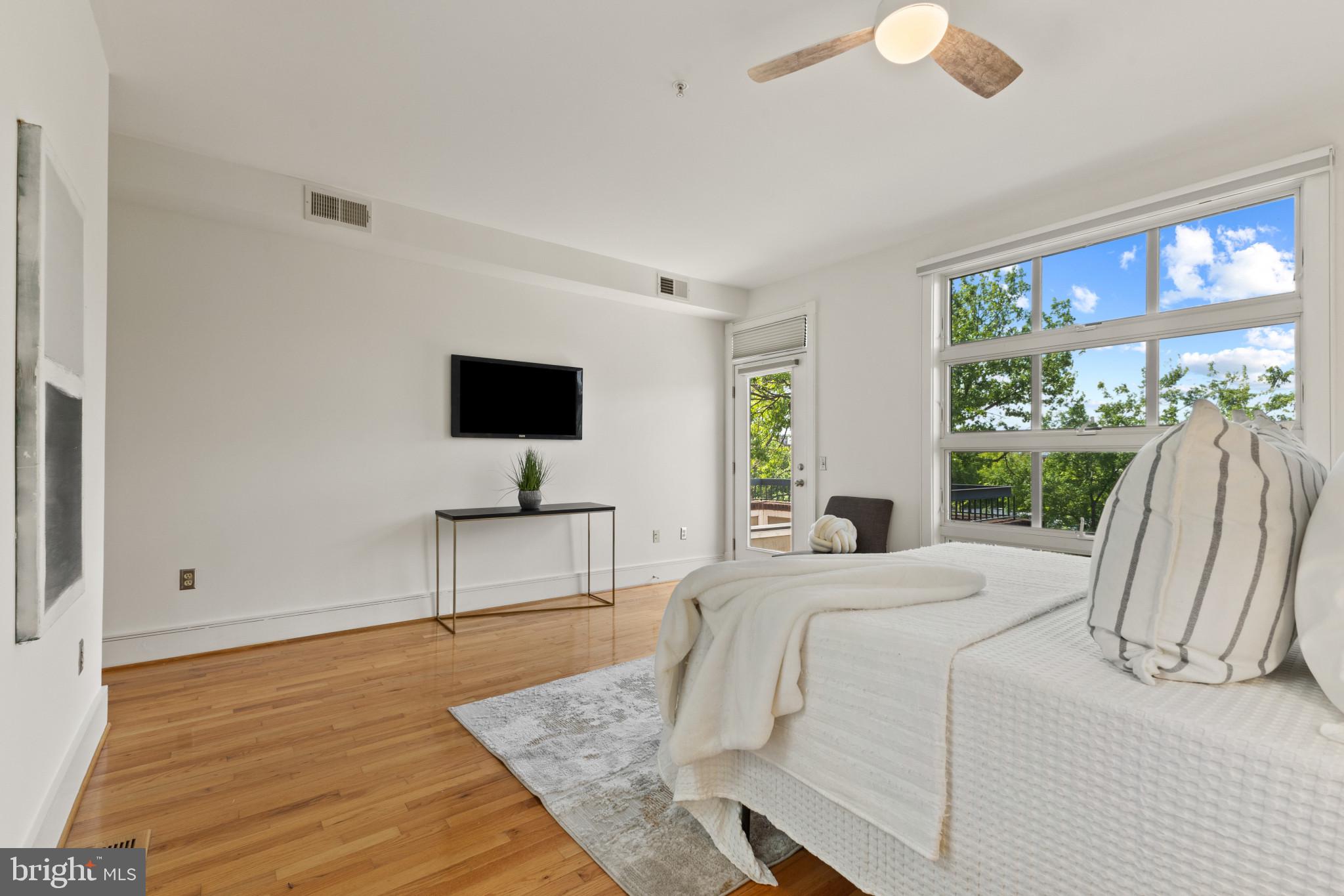 526 13th Street Southeast, Unit B Washington, DC 20003 - Photo 22 of 33 Bright and airy modern bedroom retreat.