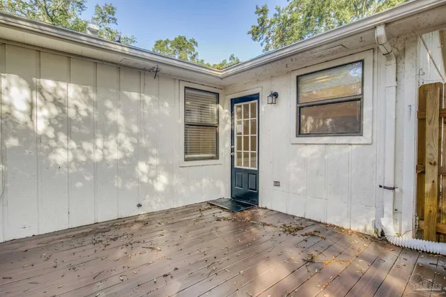 a view of a house with a backyard