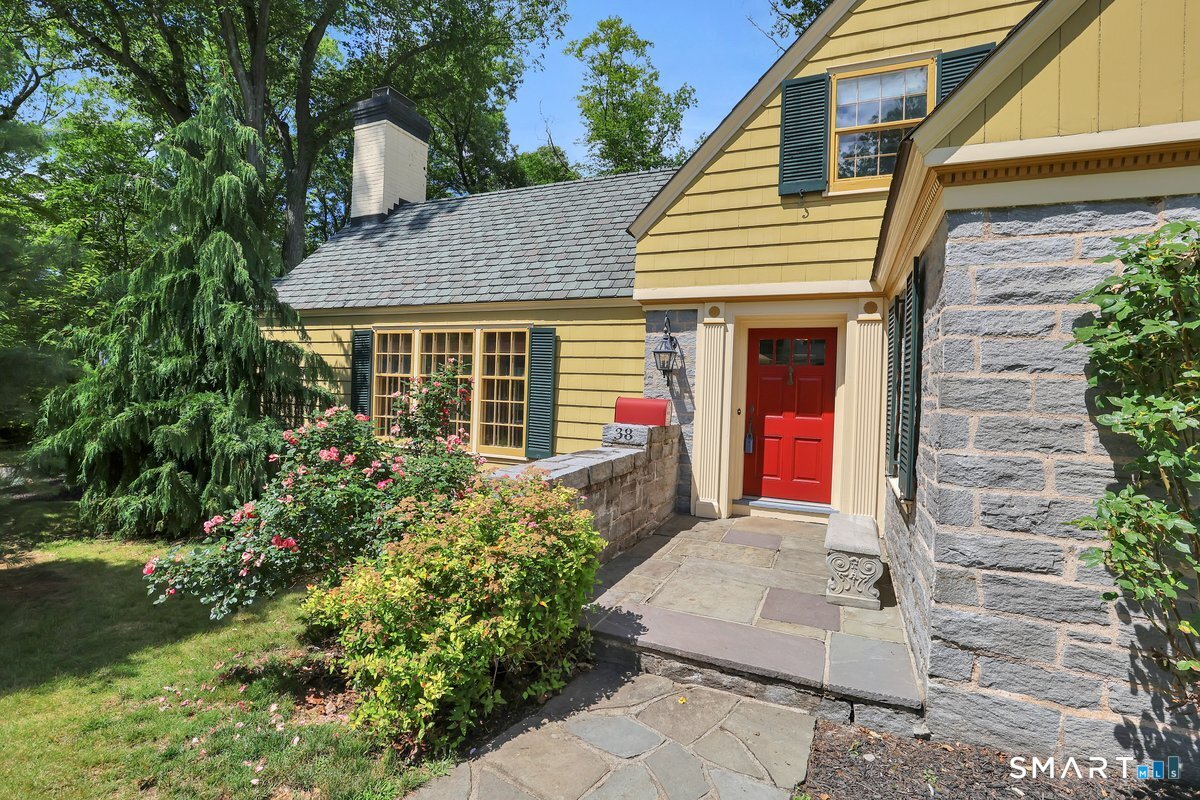 38 Knollwood Road North Haven, CT 06473 - Photo 3 of 28