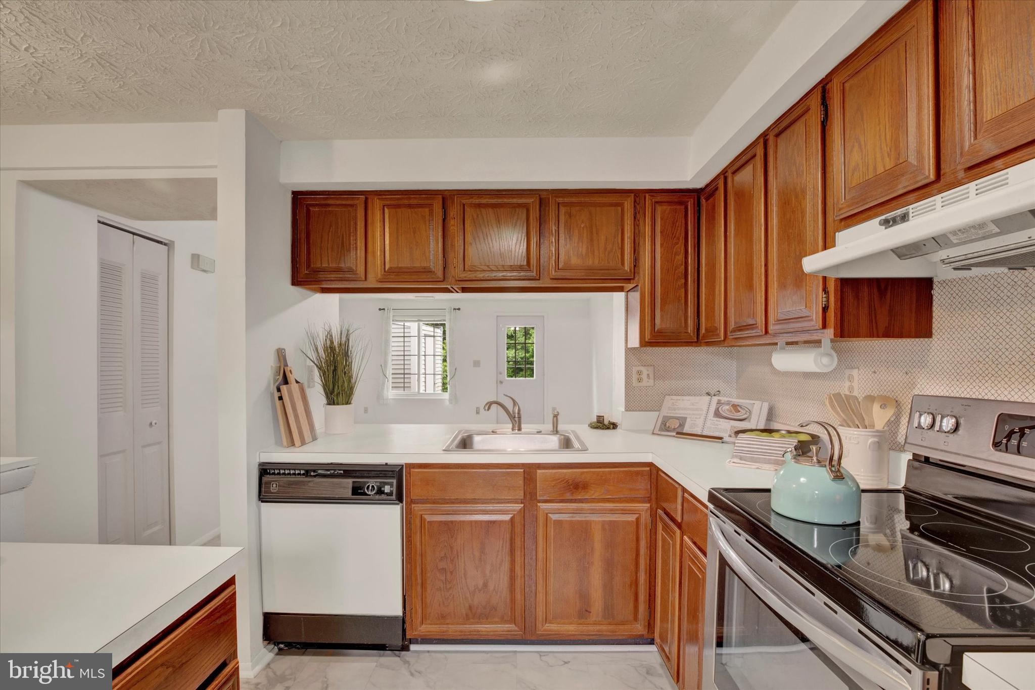 6 Stillwood Circle Nottingham, MD 21236 - Photo 4 of 21 a kitchen with stainless steel appliances granite countertop a sink stove and cabinets