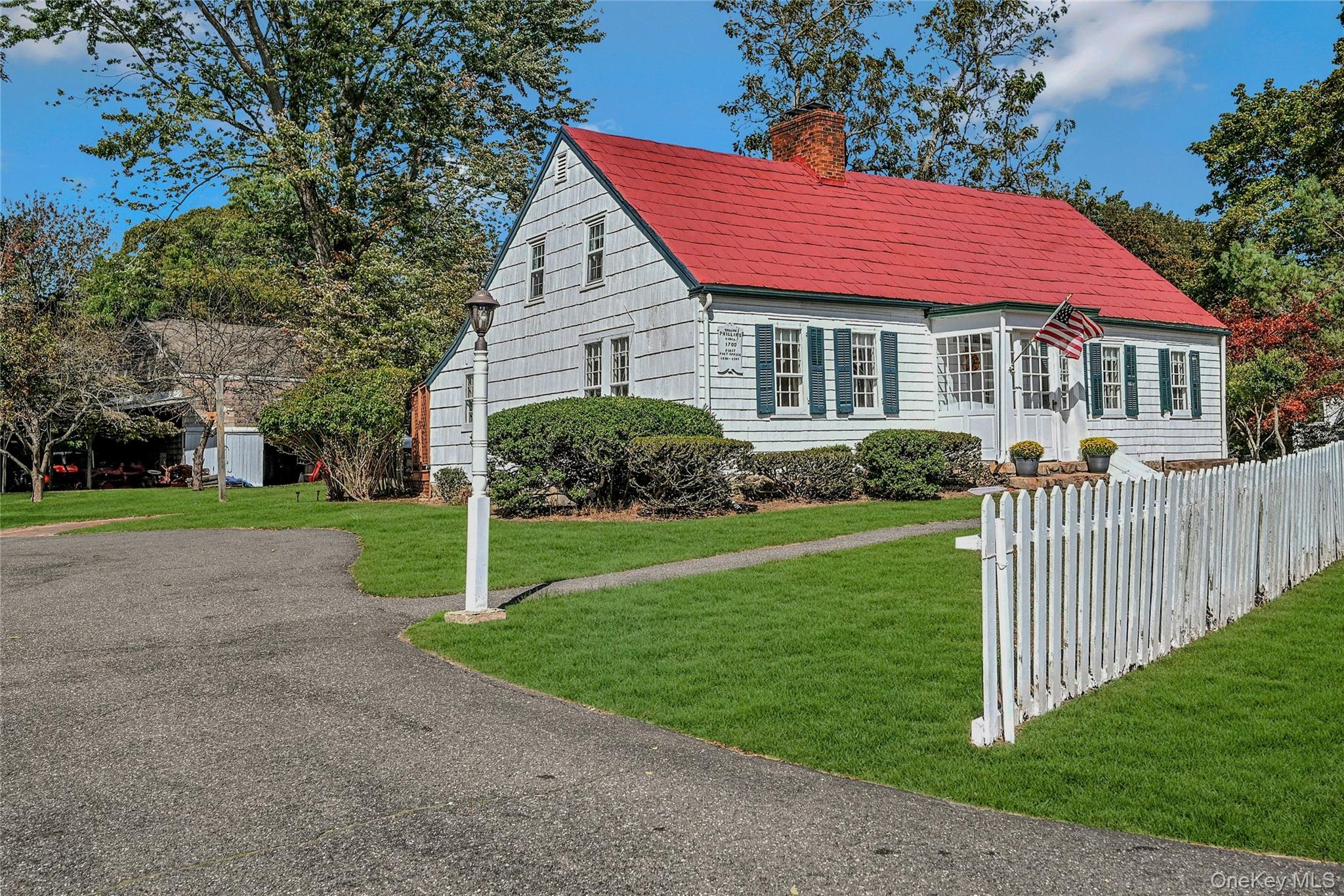 a view of a house with a yard and plants