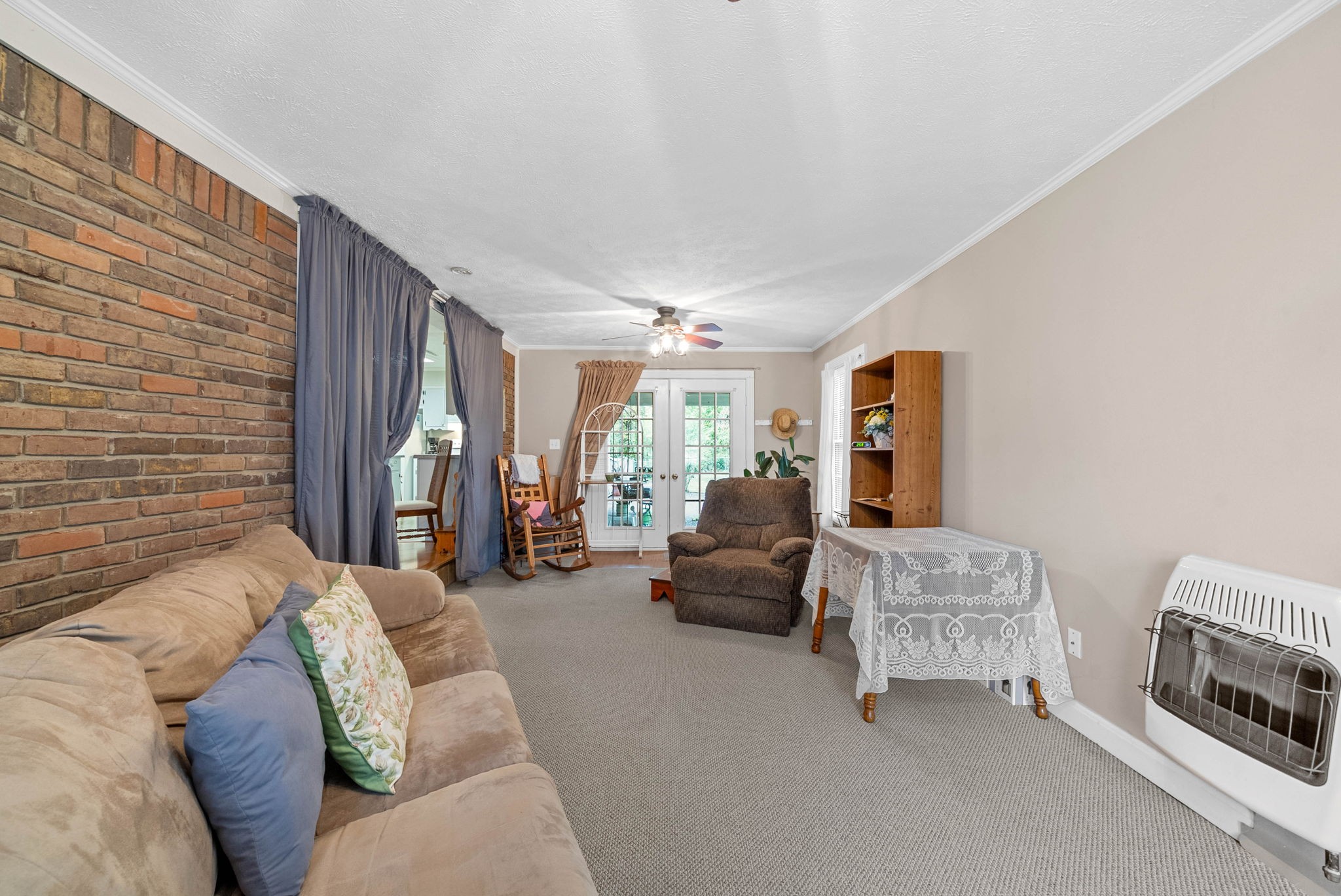 5675 Princeton Road Hopkinsville, KY 42240 - Photo 16 of 38 a living room with furniture and a flat screen tv