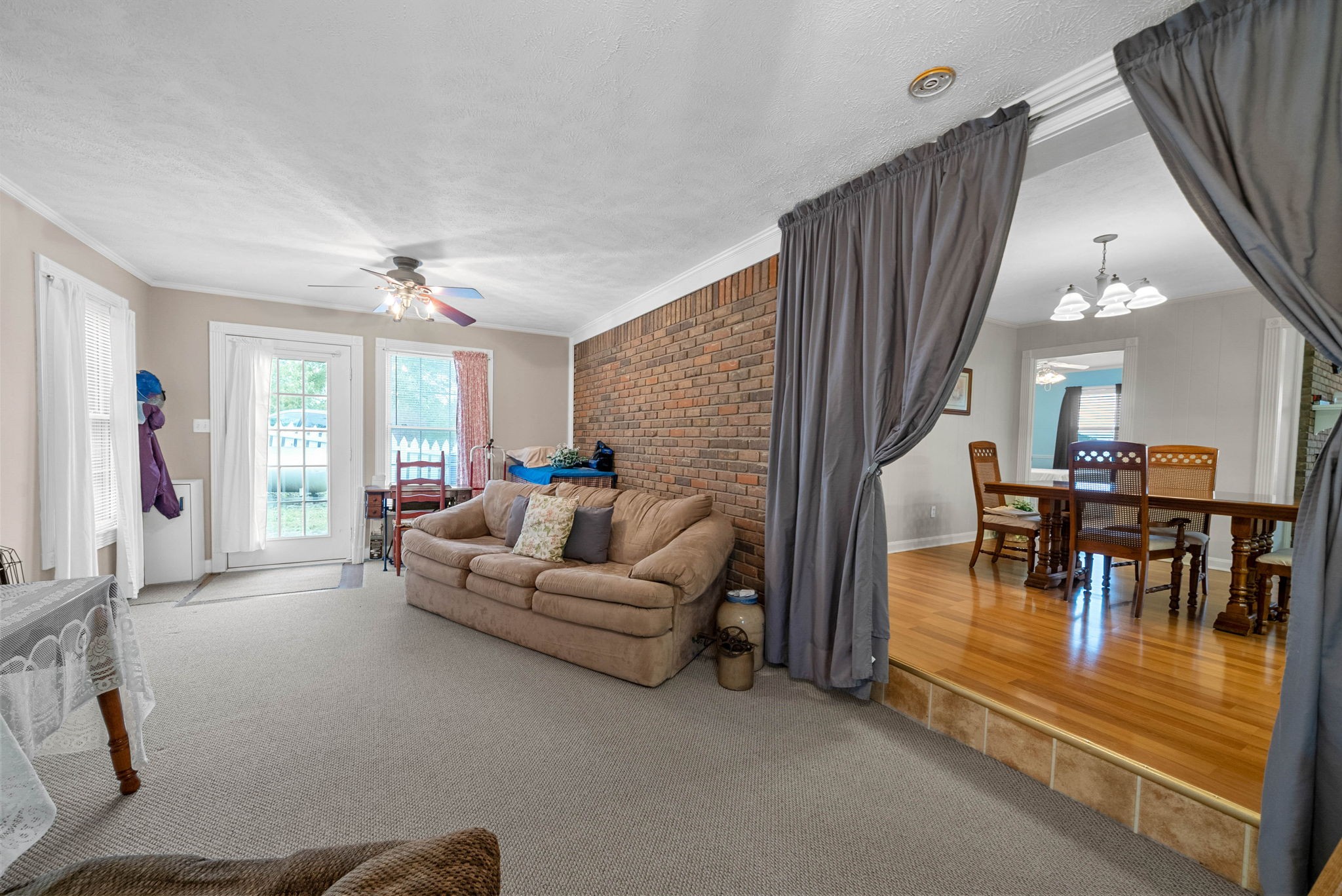 5675 Princeton Road Hopkinsville, KY 42240 - Photo 17 of 38 a living room with furniture