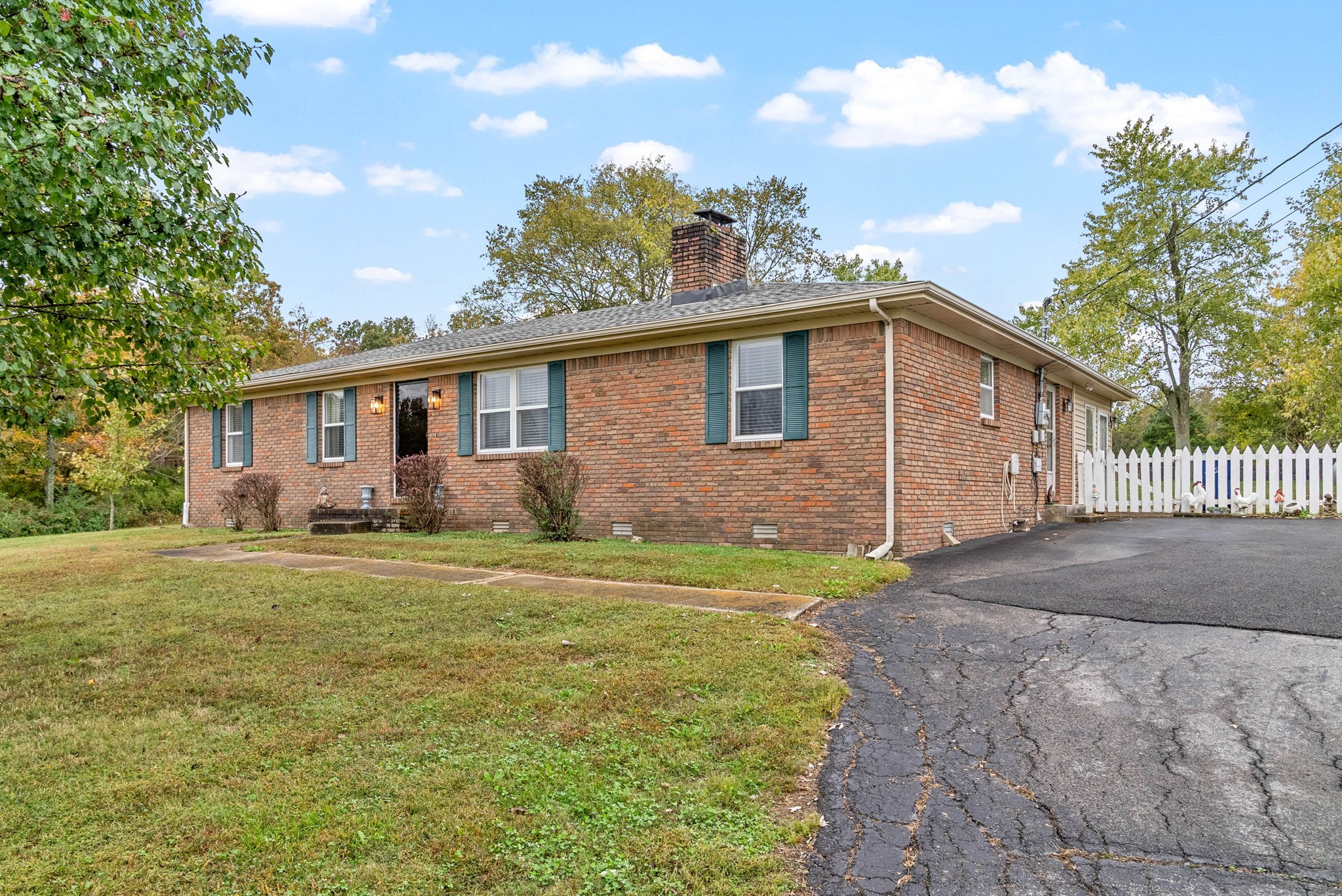 5675 Princeton Road Hopkinsville, KY 42240 - Photo 3 of 38 a front view of a house with garden