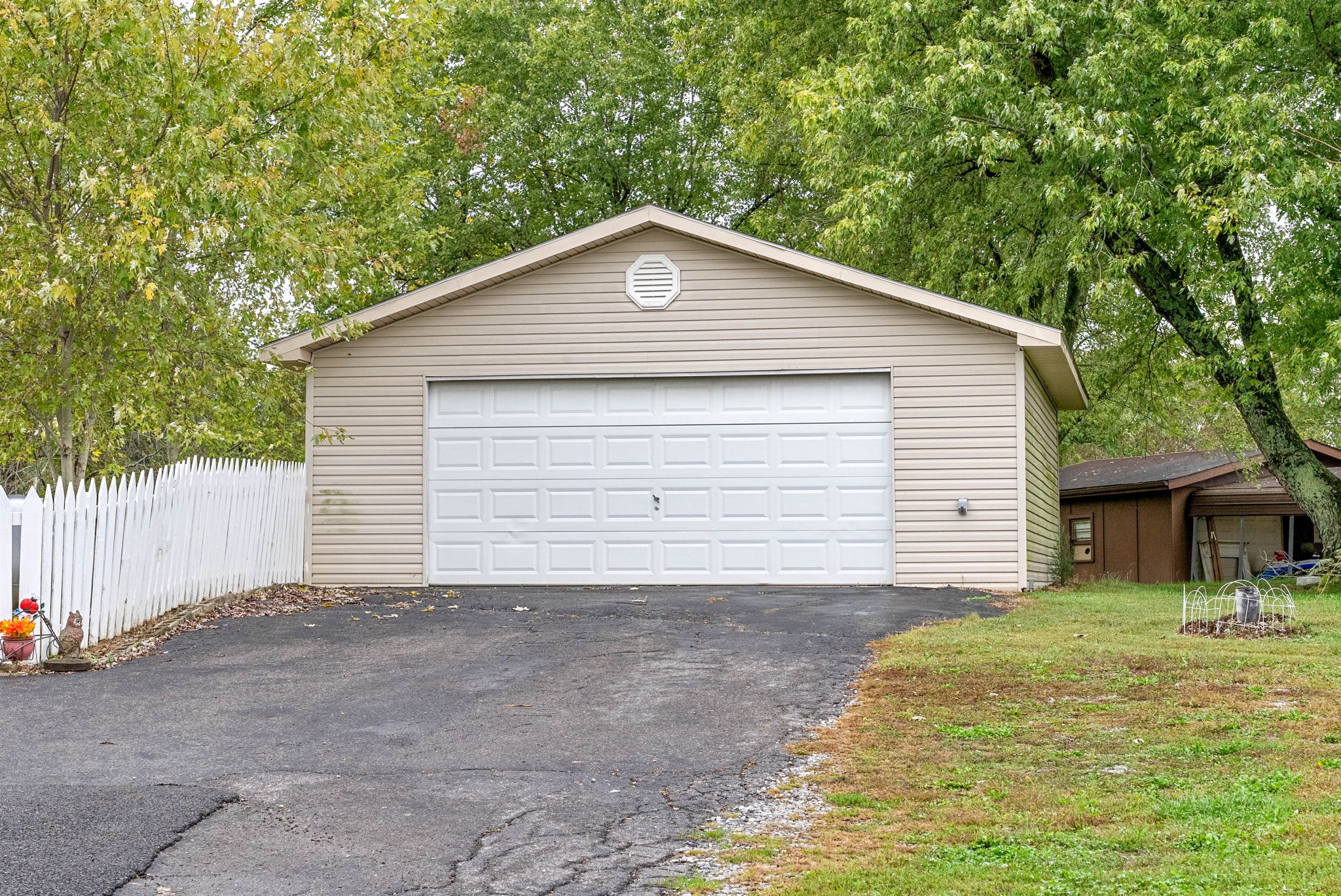 5675 Princeton Road Hopkinsville, KY 42240 - Photo 33 of 38 a backyard of a house