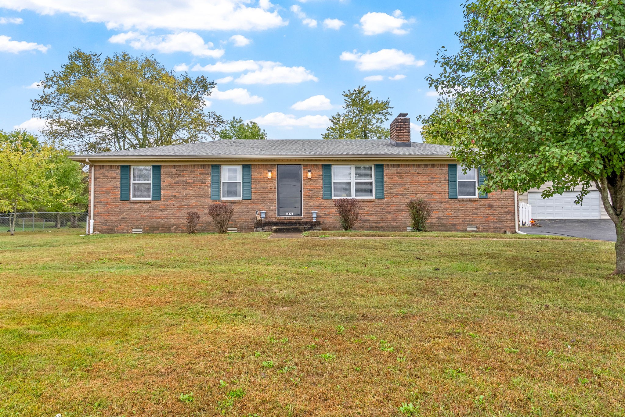 5675 Princeton Road Hopkinsville, KY 42240 - Photo 4 of 38 a front view of house with yard and trees around