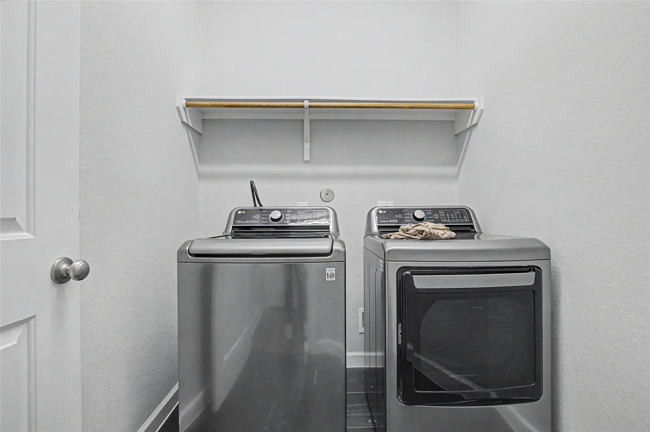 19718 Shinnery Ridge Court Cypress, TX 77433 - Photo 18 of 23 a utility room with dryer and washer
