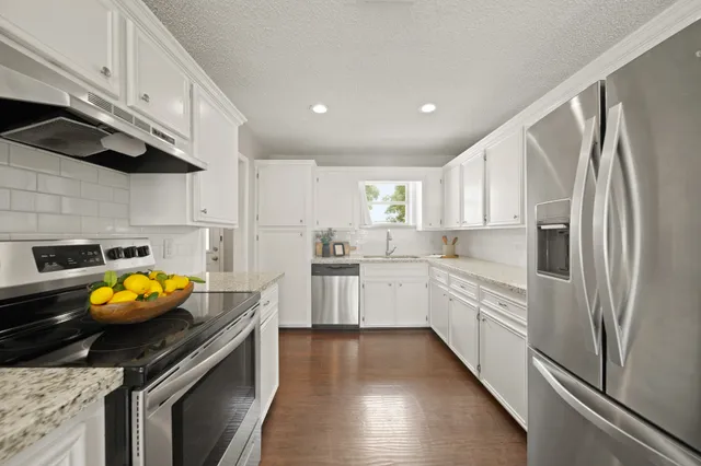 $299,000 | 5705 Melody Lane, Dickinson, TX 77539