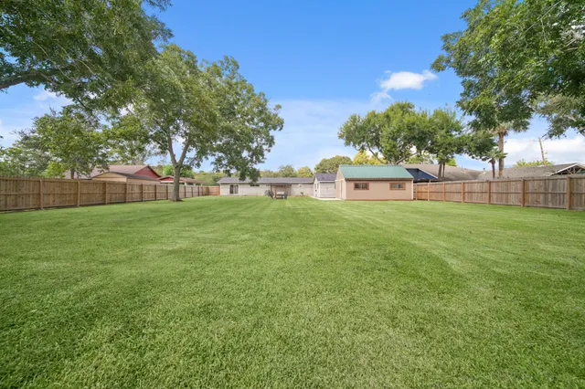 $299,000 | 5705 Melody Lane, Dickinson, TX 77539