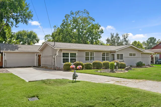 $299,000 | 5705 Melody Lane, Dickinson, TX 77539