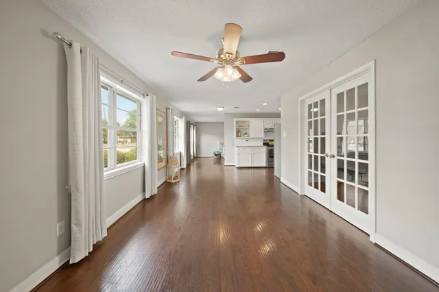 $299,000 | 5705 Melody Lane, Dickinson, TX 77539