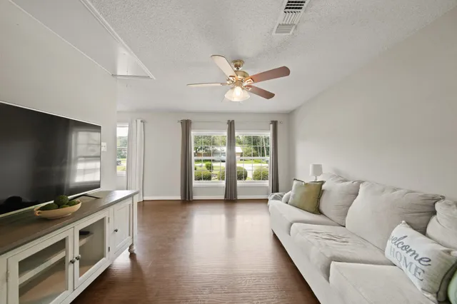 $299,000 | 5705 Melody Lane, Dickinson, TX 77539