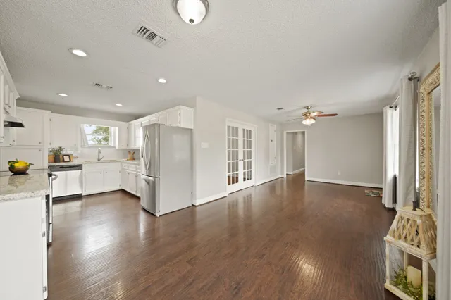 $299,000 | 5705 Melody Lane, Dickinson, TX 77539