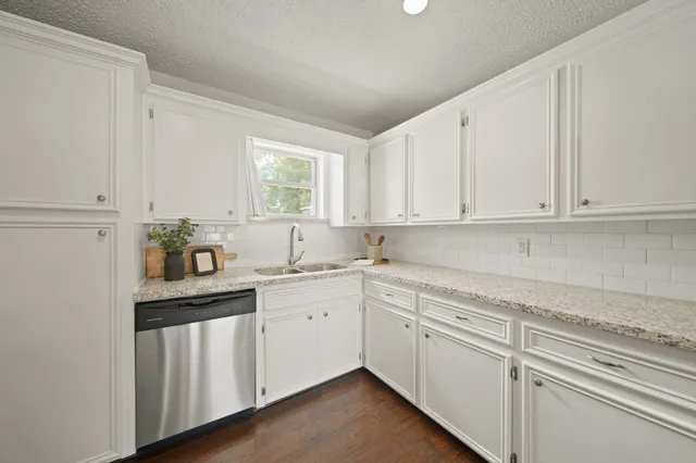 $299,000 | 5705 Melody Lane, Dickinson, TX 77539