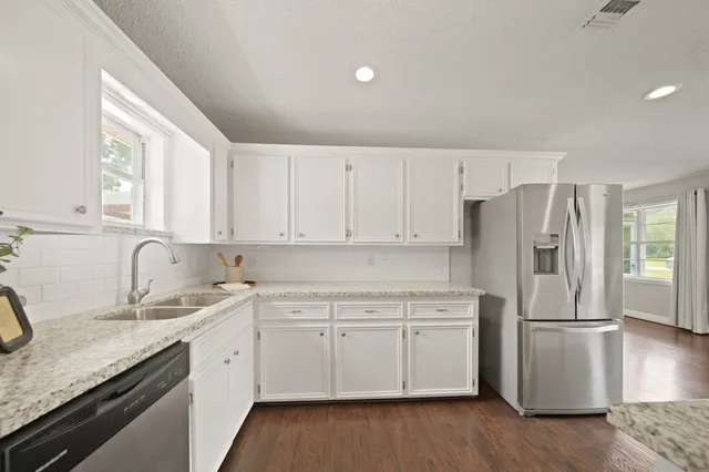 $299,000 | 5705 Melody Lane, Dickinson, TX 77539