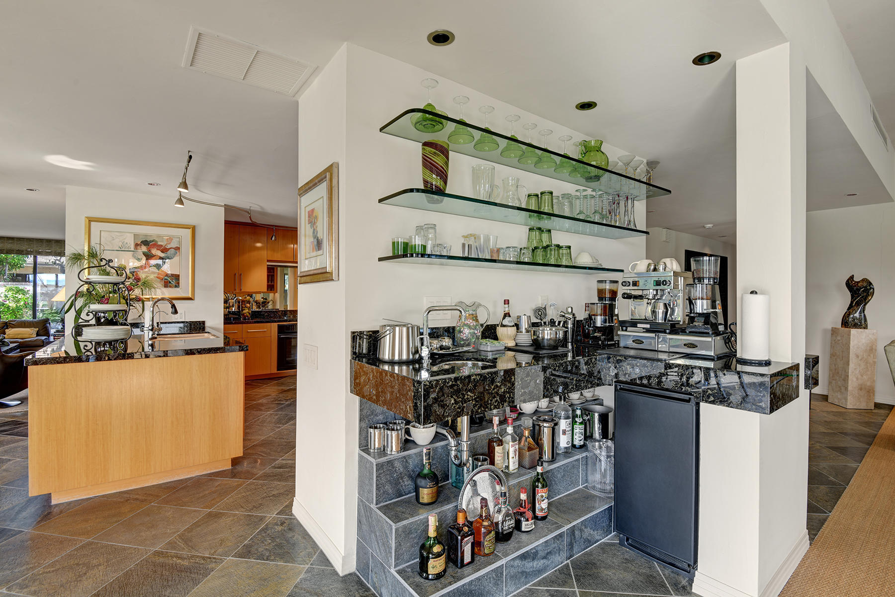 8 Rutgers Court Rancho Mirage, CA 92270 - Photo 21 of 57 WET BAR ANGLED MLS