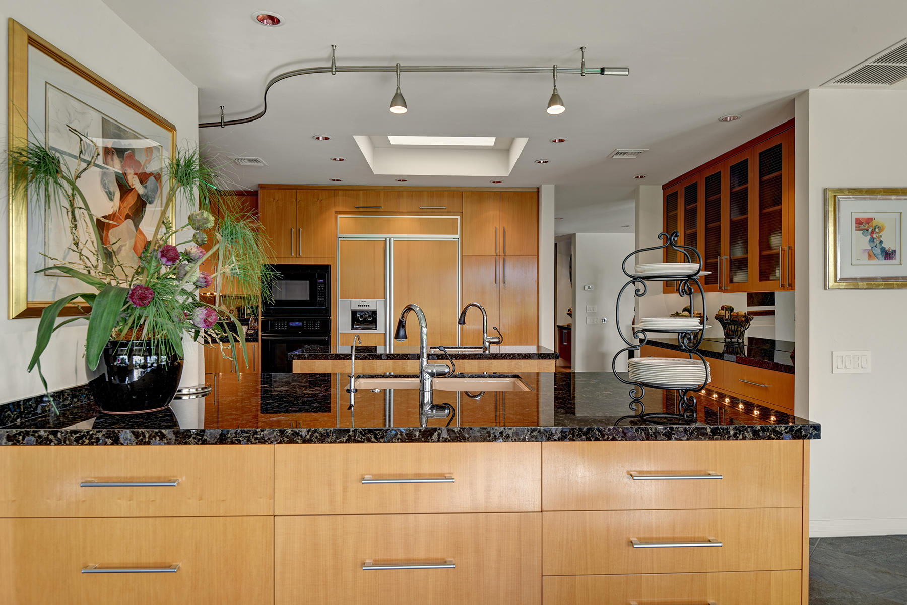 8 Rutgers Court Rancho Mirage, CA 92270 - Photo 26 of 57 KITCHEN STRAIGHT ON MLS