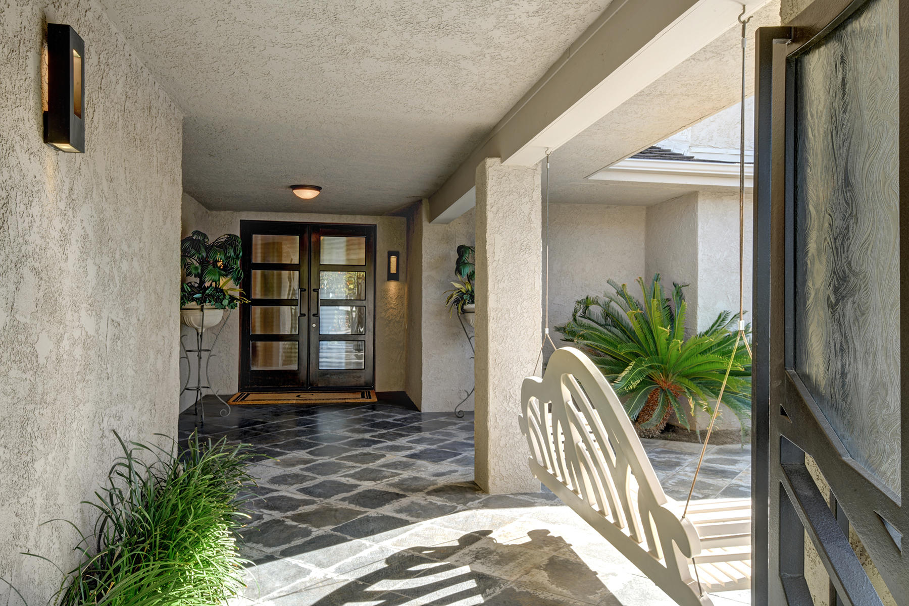 8 Rutgers Court Rancho Mirage, CA 92270 - Photo 5 of 57 a view of balcony with a potted plant