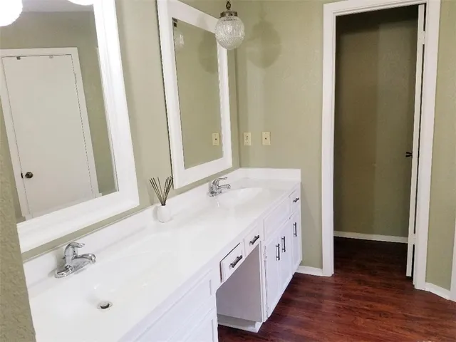 $1,975 | 11912 Stout Oak Trail, Austin, TX 78750