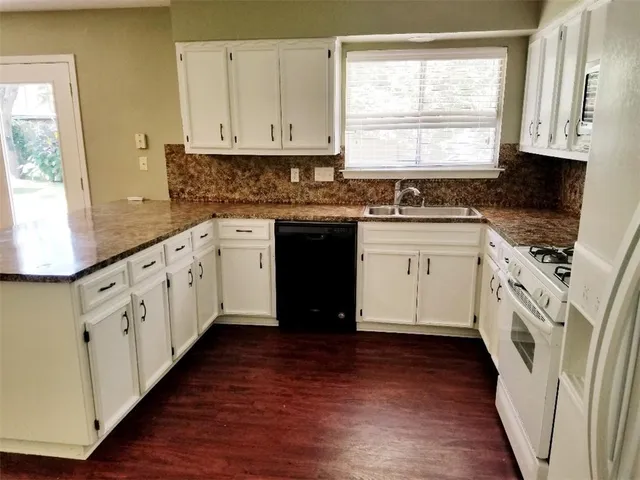 $1,975 | 11912 Stout Oak Trail, Austin, TX 78750