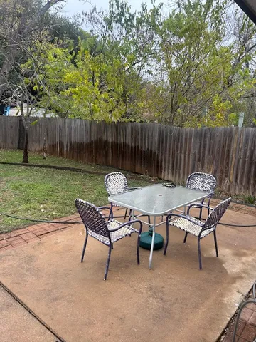 $1,975 | 11912 Stout Oak Trail, Austin, TX 78750