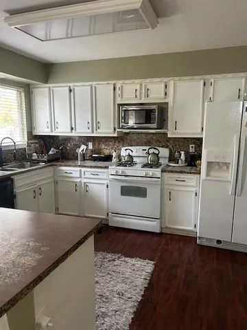 $1,975 | 11912 Stout Oak Trail, Austin, TX 78750