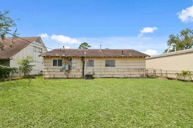 $1,395 | 326 Brookview Street, Channelview, TX 77530