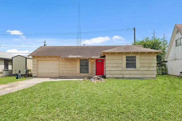 $1,395 | 326 Brookview Street, Channelview, TX 77530
