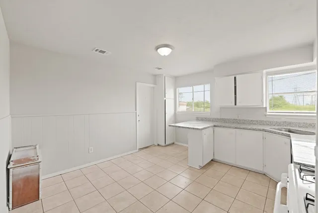 $1,395 | 326 Brookview Street, Channelview, TX 77530