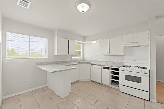 $1,395 | 326 Brookview Street, Channelview, TX 77530