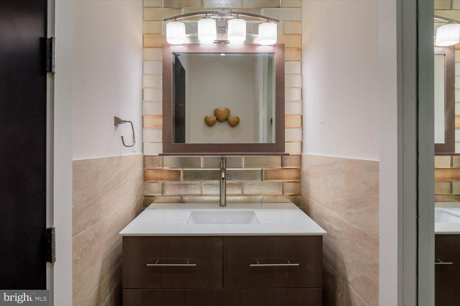 3017 Gates Road Northwest Washington, DC 20008 - Photo 34 of 95 main 1/2 bath
