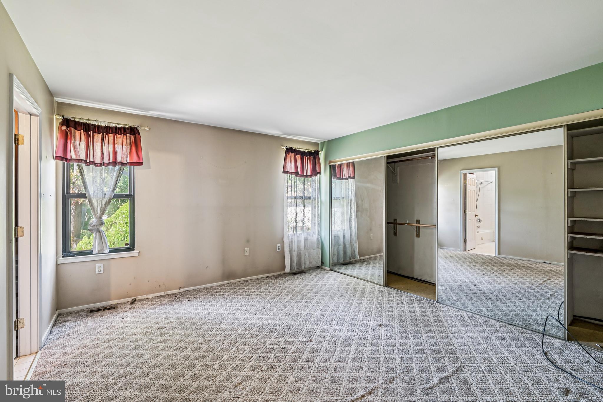 2146 Woodford Road Vienna, VA 22182 - Photo 14 of 25