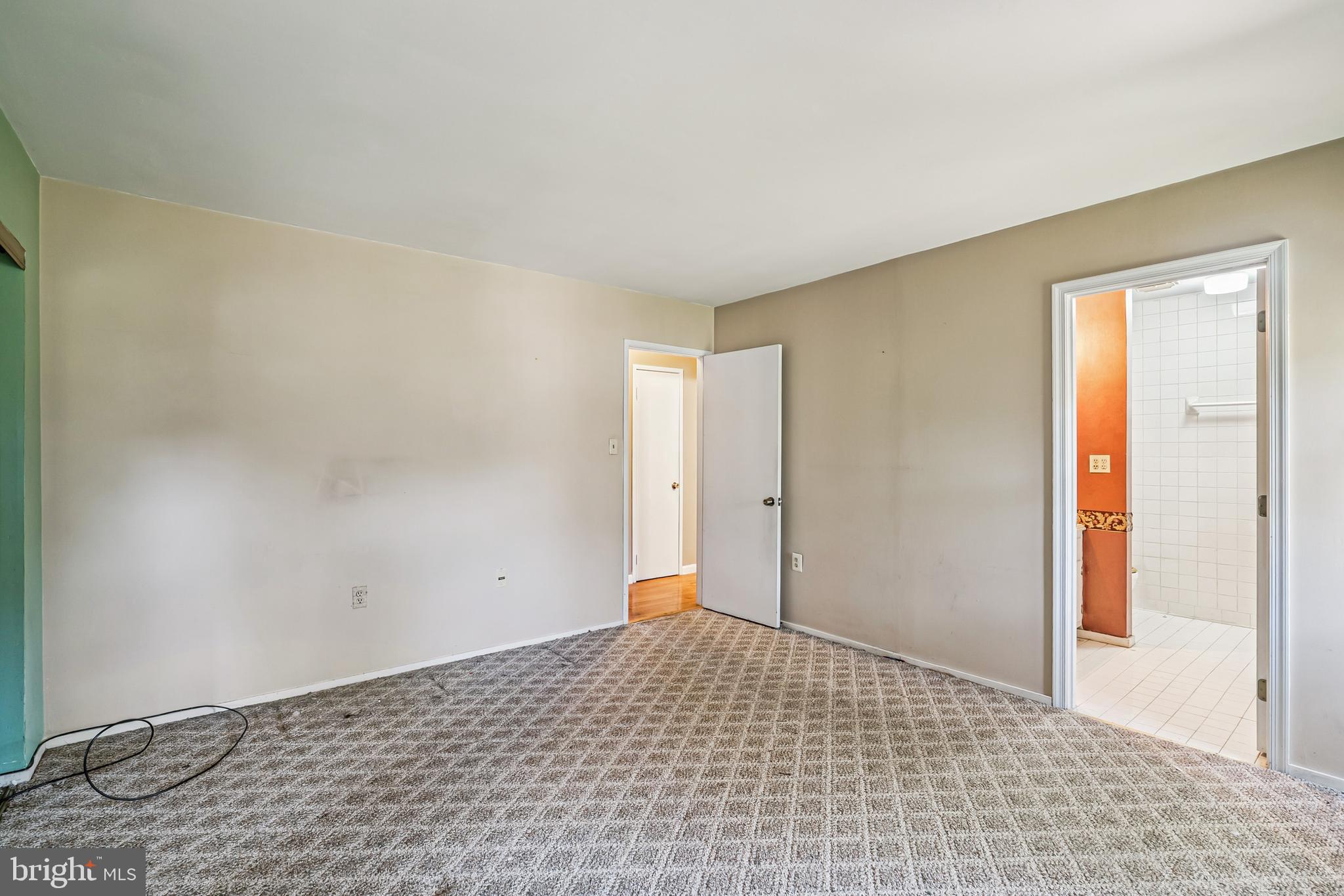 2146 Woodford Road Vienna, VA 22182 - Photo 15 of 25