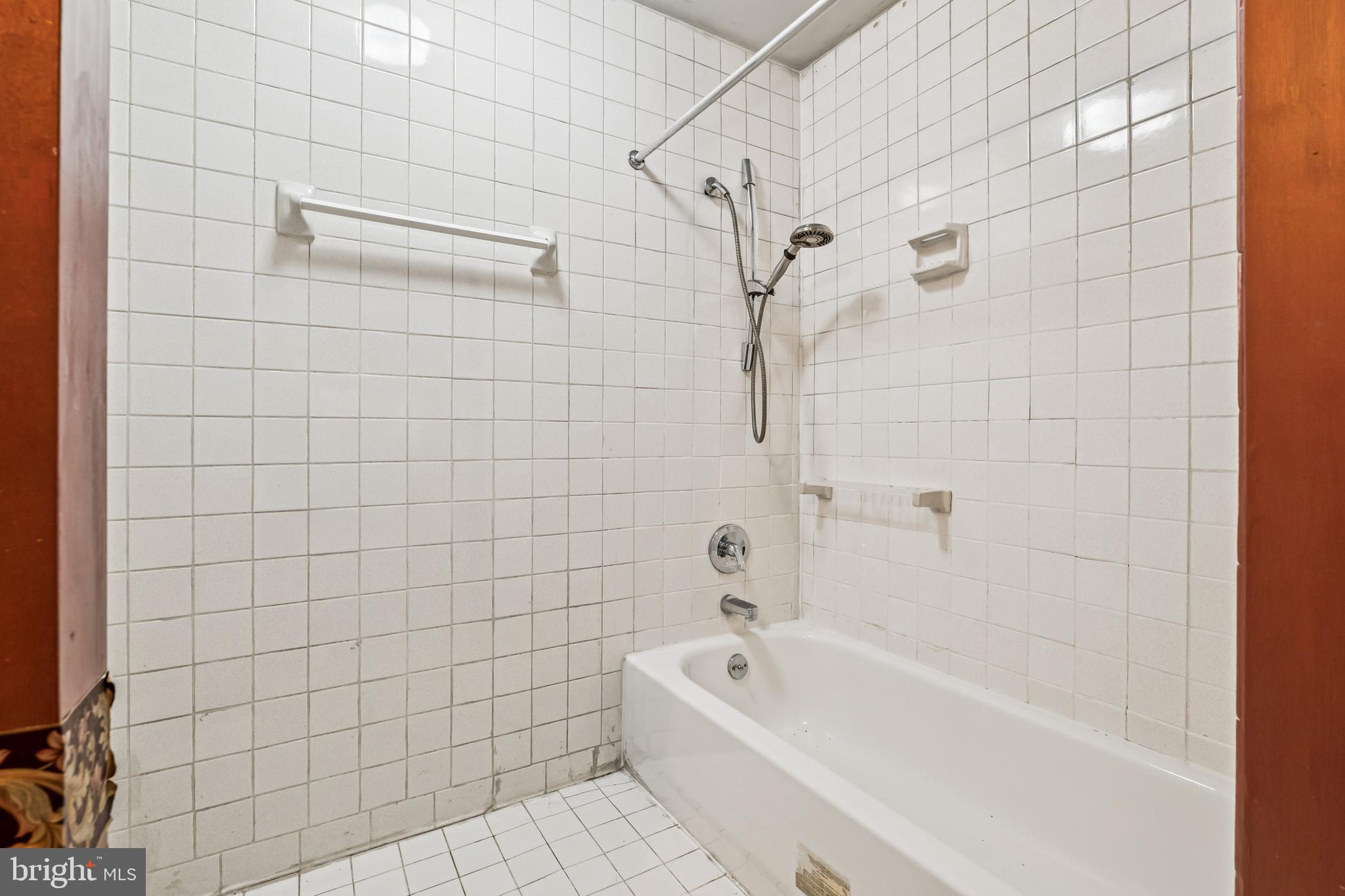 2146 Woodford Road Vienna, VA 22182 - Photo 17 of 25