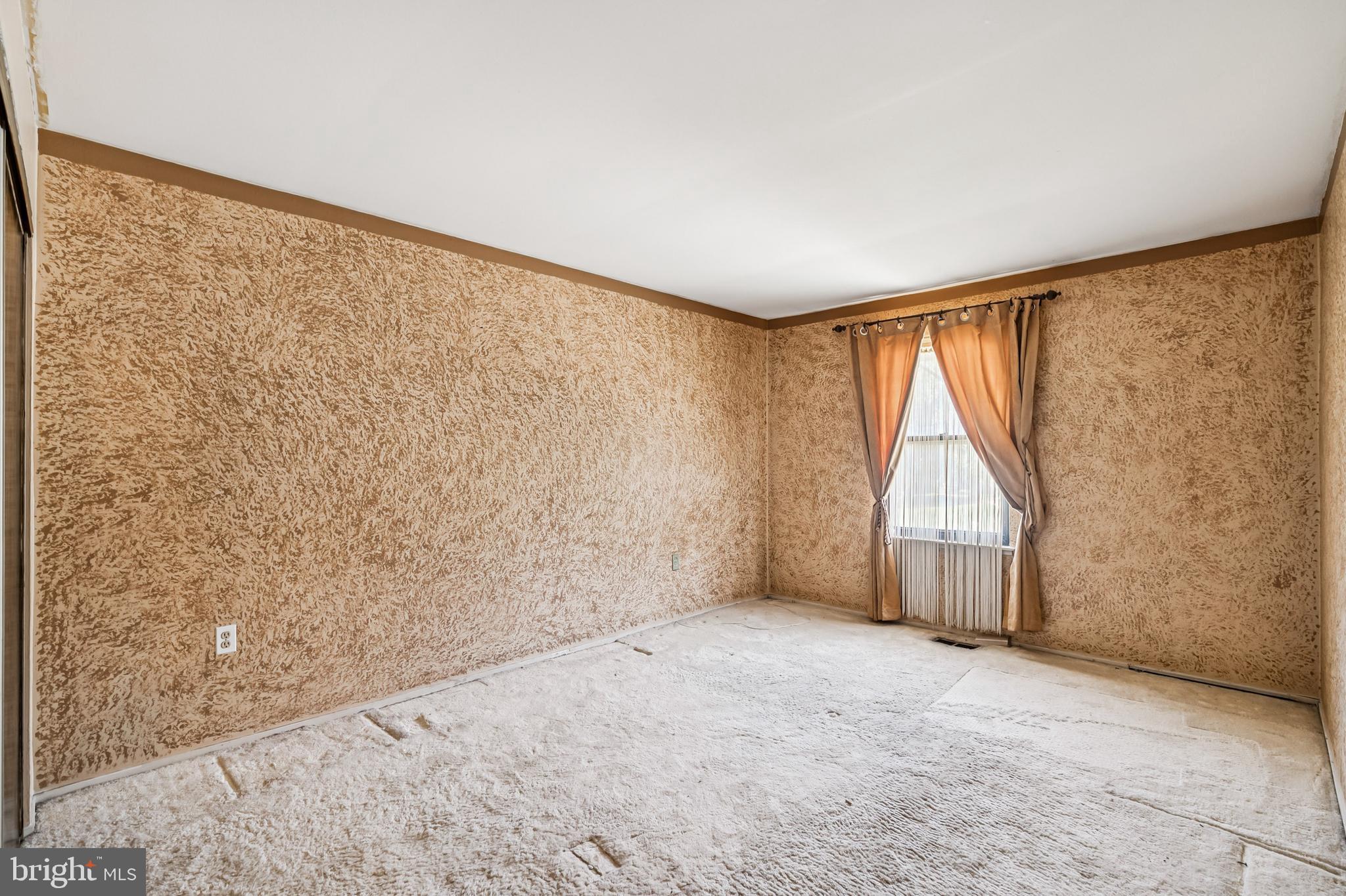 2146 Woodford Road Vienna, VA 22182 - Photo 18 of 25