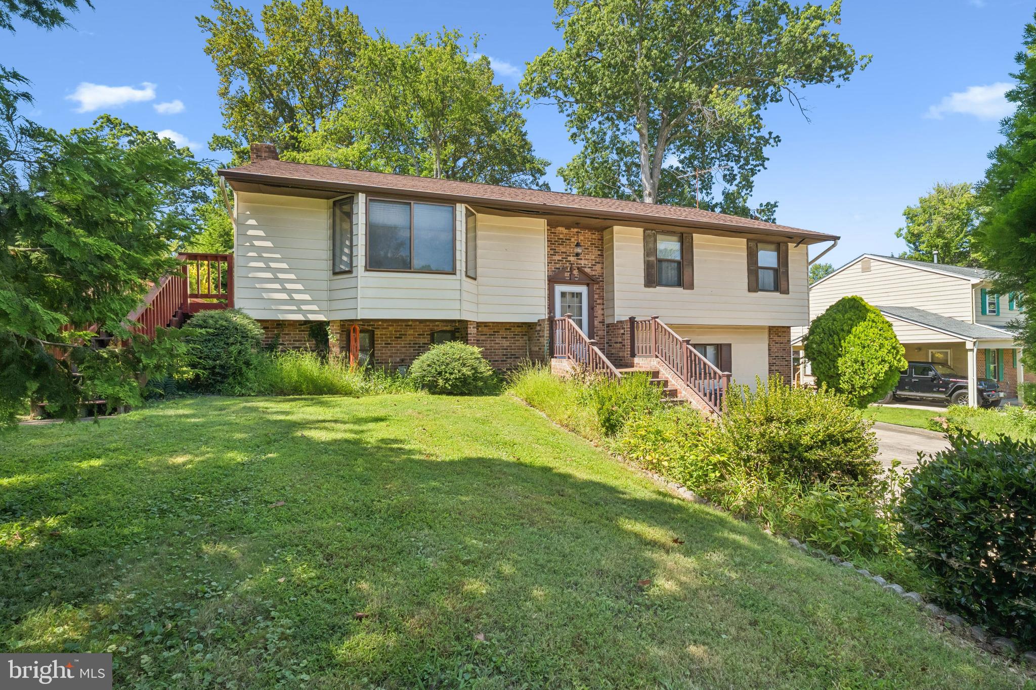 2146 Woodford Road Vienna, VA 22182 - Photo 2 of 25