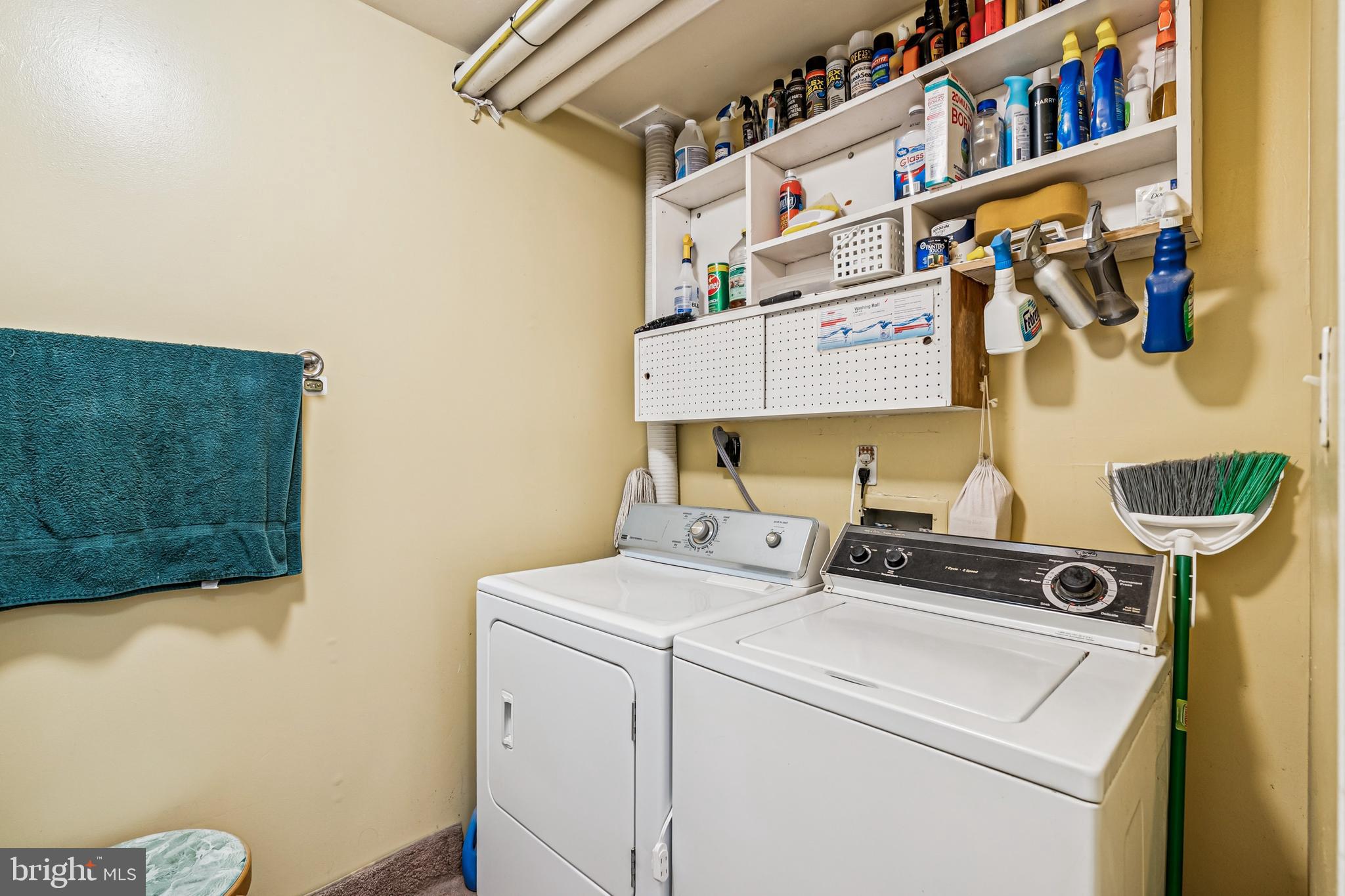 2146 Woodford Road Vienna, VA 22182 - Photo 22 of 25