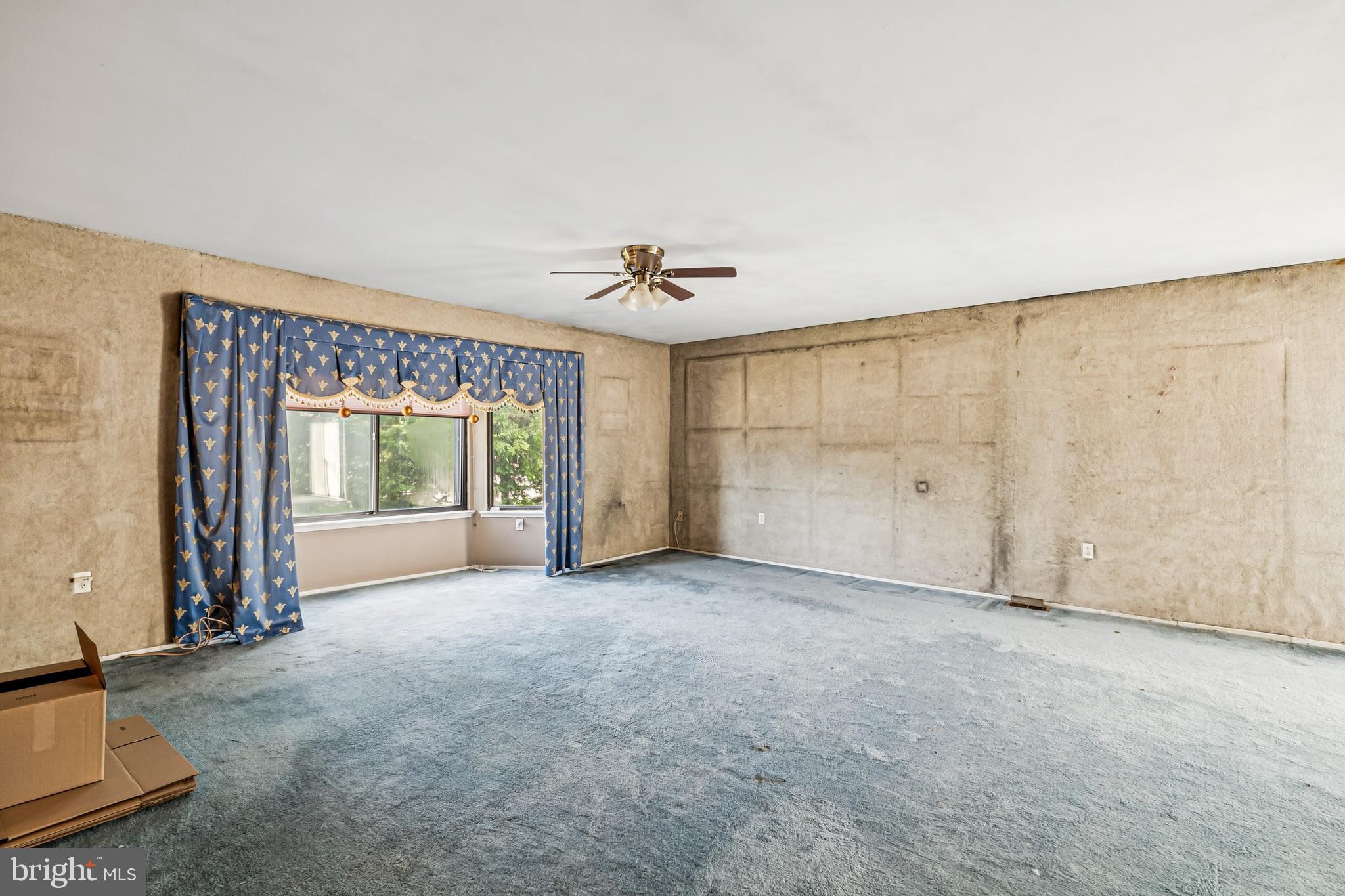 2146 Woodford Road Vienna, VA 22182 - Photo 3 of 25