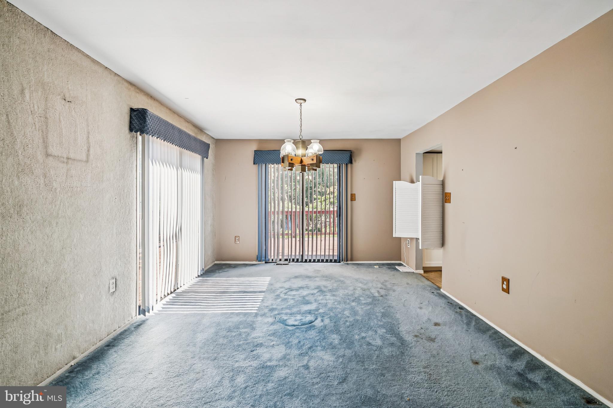 2146 Woodford Road Vienna, VA 22182 - Photo 6 of 25