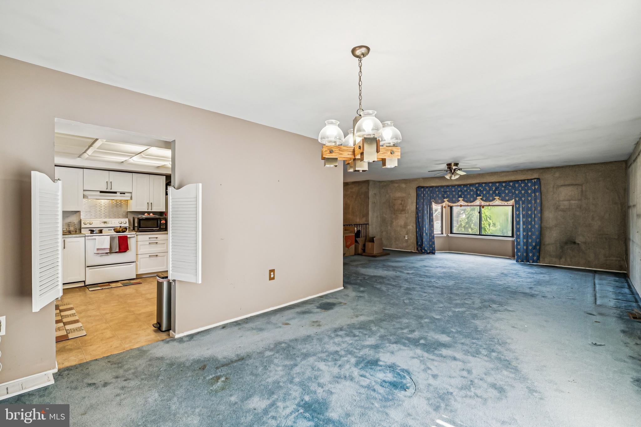 2146 Woodford Road Vienna, VA 22182 - Photo 7 of 25