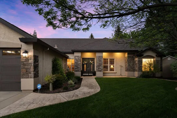 $899,900 | 3647 Laver Court, Redding, CA 96002