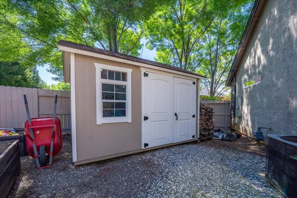 $899,900 | 3647 Laver Court, Redding, CA 96002