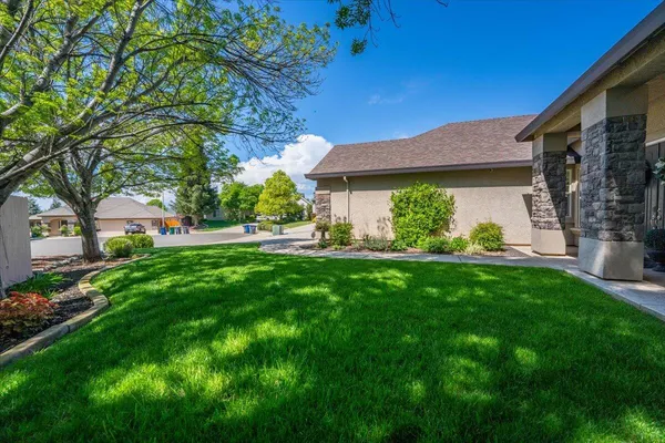 $899,900 | 3647 Laver Court, Redding, CA 96002