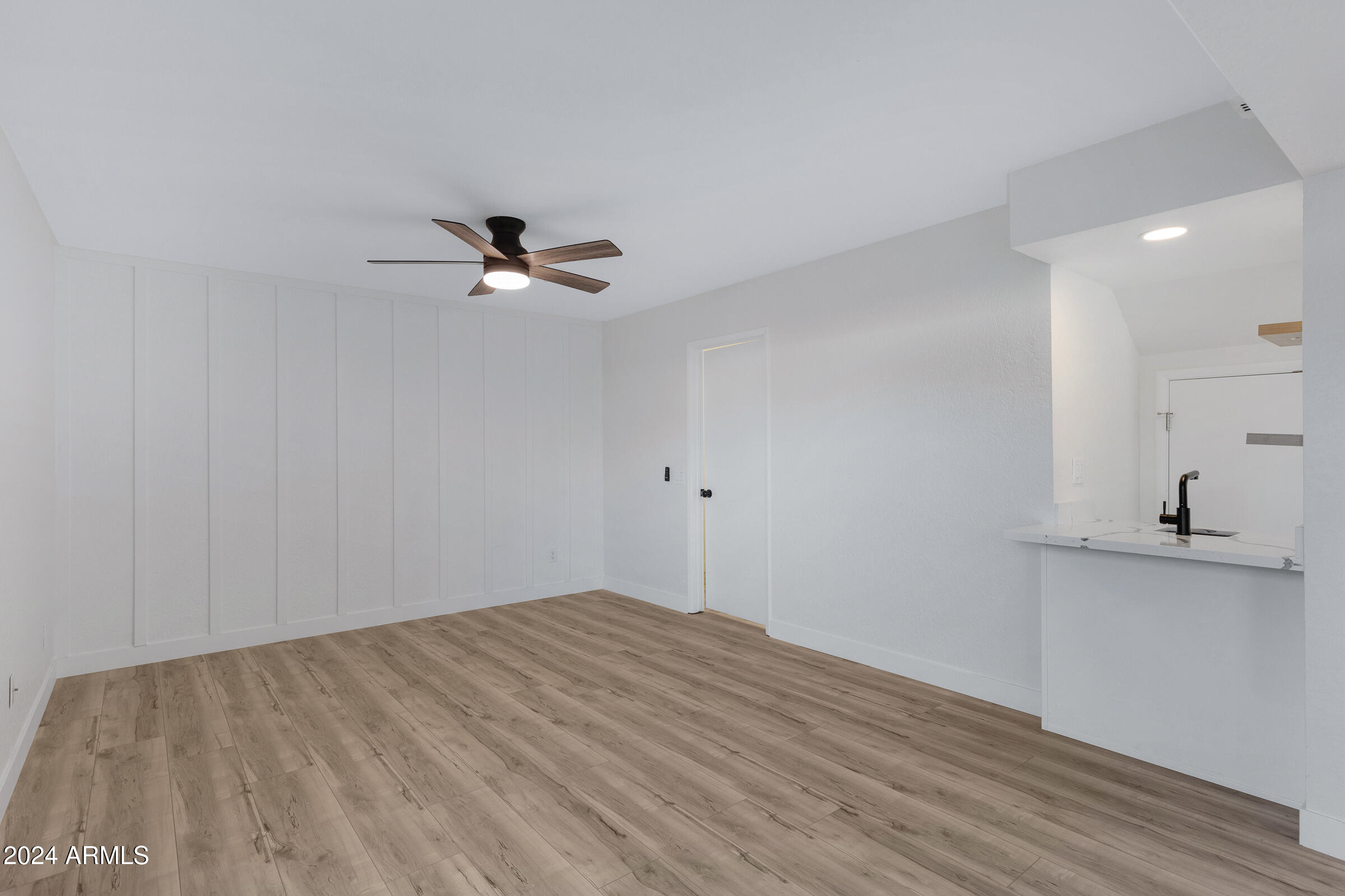2435 West Greenway Road, Unit 2 Phoenix, AZ 85023 - Photo 11 of 37 2435 W Greenway Rd #2-11