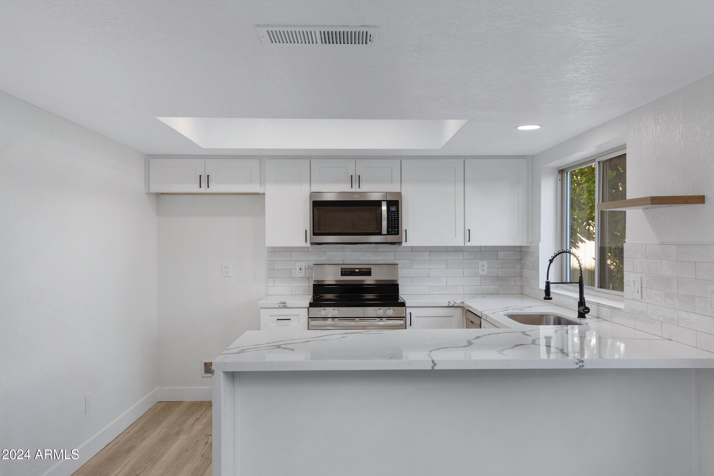 2435 West Greenway Road, Unit 2 Phoenix, AZ 85023 - Photo 12 of 37 2435 W Greenway Rd #2-12