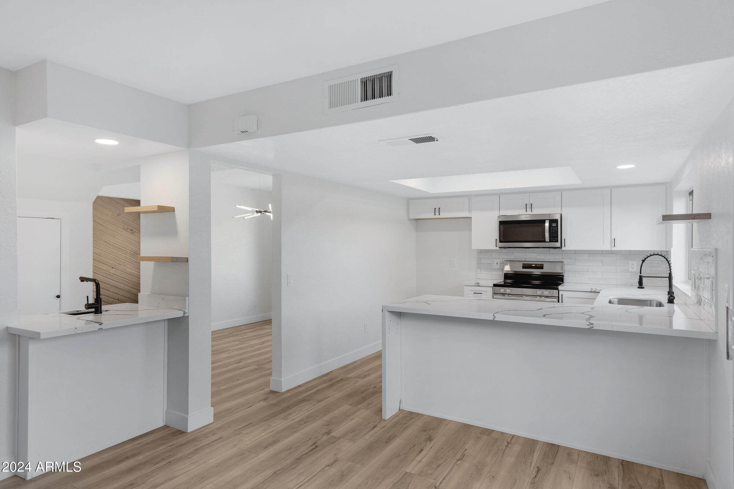 2435 West Greenway Road, Unit 2 Phoenix, AZ 85023 - Photo 13 of 37 2435 W Greenway Rd #2-13