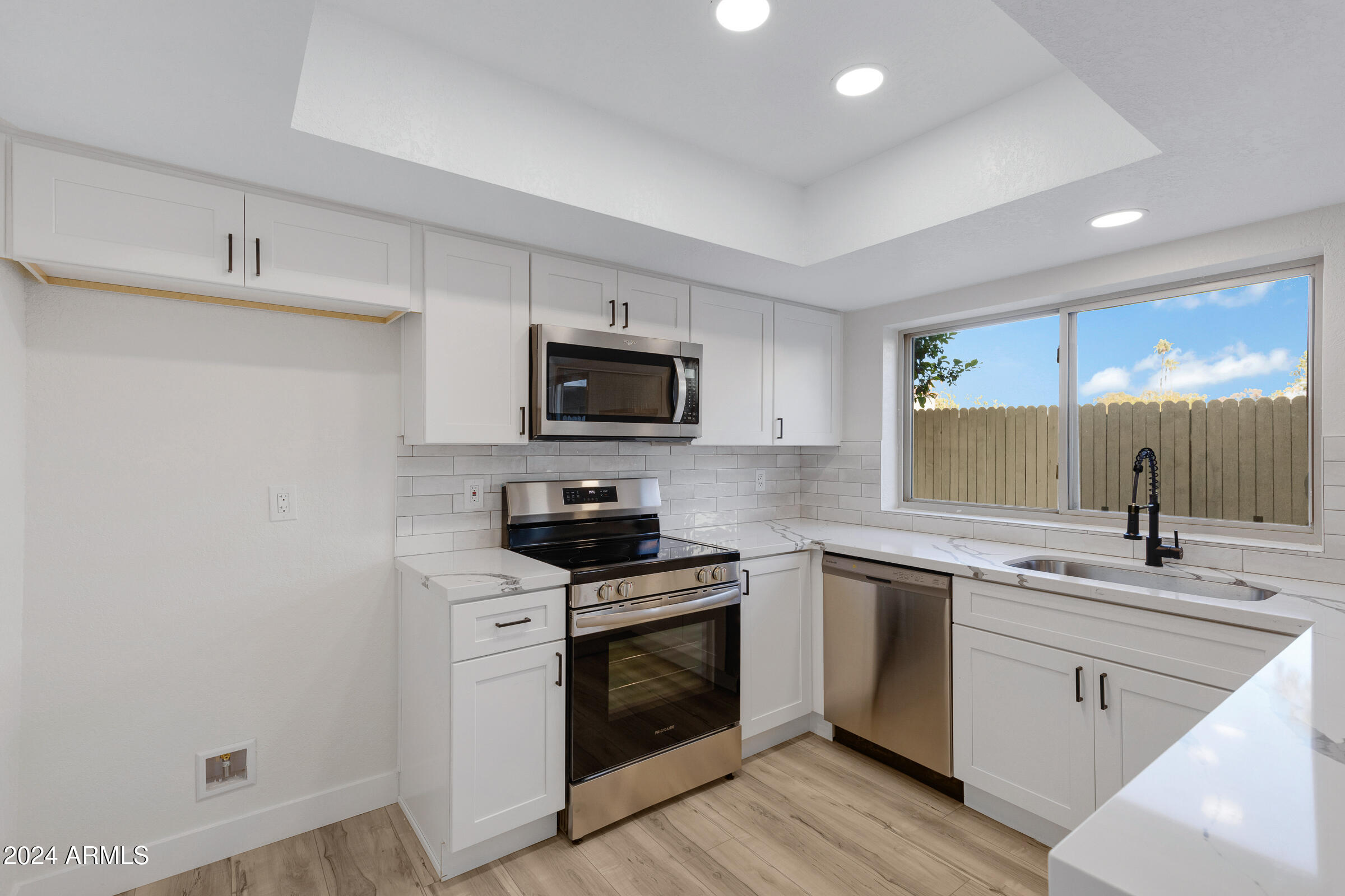 2435 West Greenway Road, Unit 2 Phoenix, AZ 85023 - Photo 14 of 37 2435 W Greenway Rd #2-14
