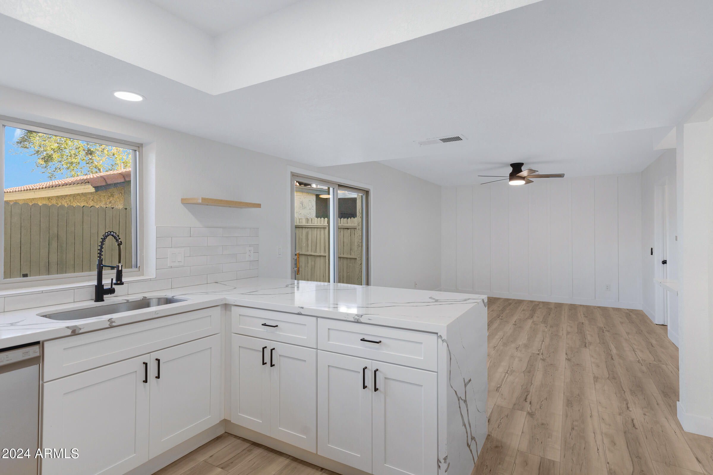 2435 West Greenway Road, Unit 2 Phoenix, AZ 85023 - Photo 16 of 37 2435 W Greenway Rd #2-16