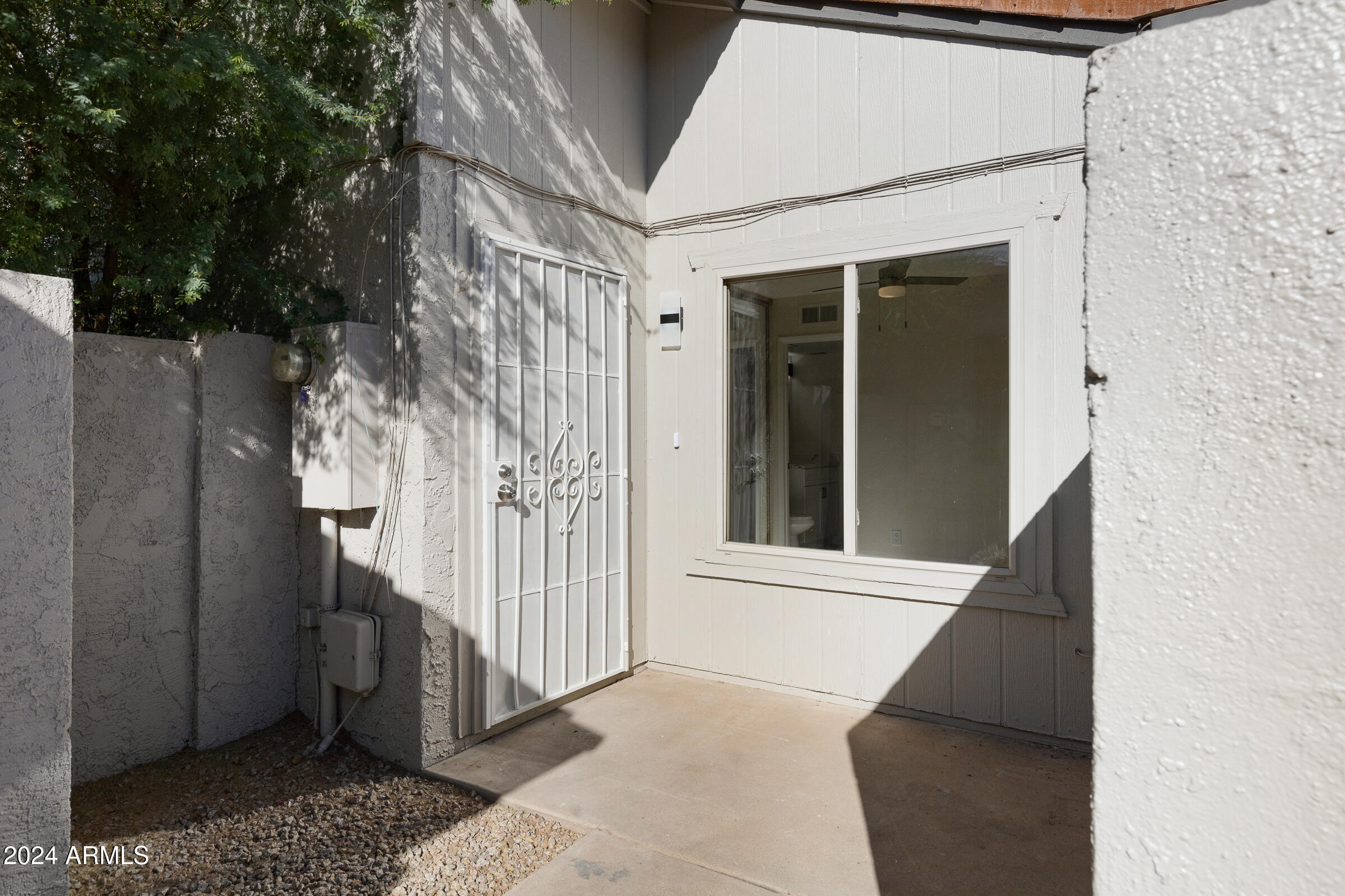 2435 West Greenway Road, Unit 2 Phoenix, AZ 85023 - Photo 2 of 37 2435 W Greenway Rd #2-2